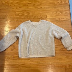 American Eagle beige sherpa sweatshirt size small.